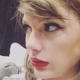 Sticker 👀 Taylor Mood