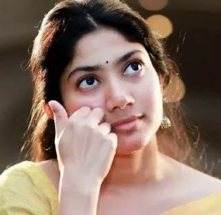 Video sticker 🥰 Saipallavi M💞S @sticker_pack_channel — @stckrRobot